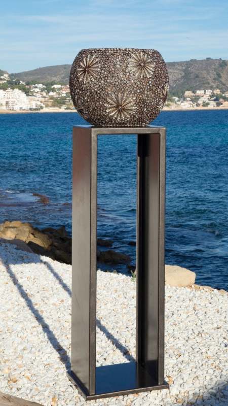 Pedestal de Metal - Diseño en Forma de 