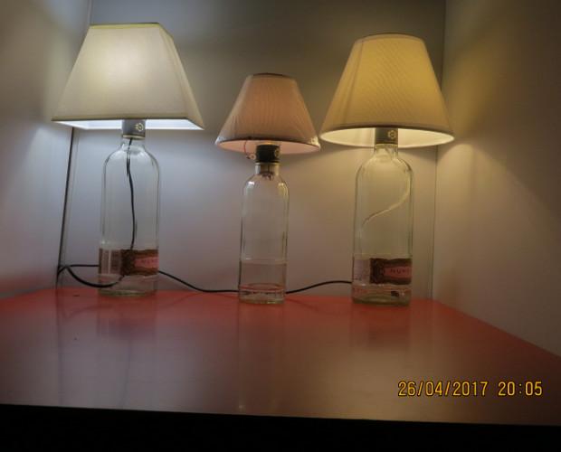 Lámparas con botellas. Fabricadas con botellas de cristal
