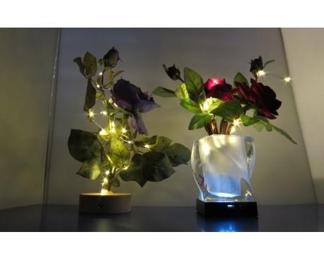 Lámparas con flores artificiales. Hermosa lámpara con flores