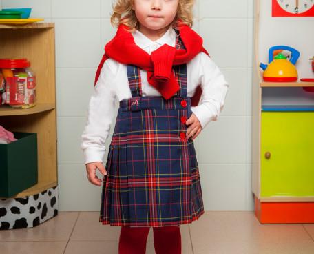 Uniformes para peques. Uniforme escolar jersey y falda