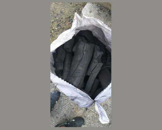 Sacos de carbón. Carbón en sacos de 3 kg, 10 kg y 15 kg
