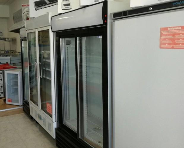 Armarios de frío . Armario de refrigeración y congelación, también con puerta de cristal.