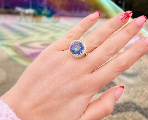 Anillo Cuarzo Místico Natural Arco. Nuestro auténtico anillo de cuarzo místico tiene un color arcoíris muy interesante