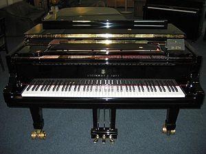 Instrumento Musical. Distribuimos Pianos Steinway