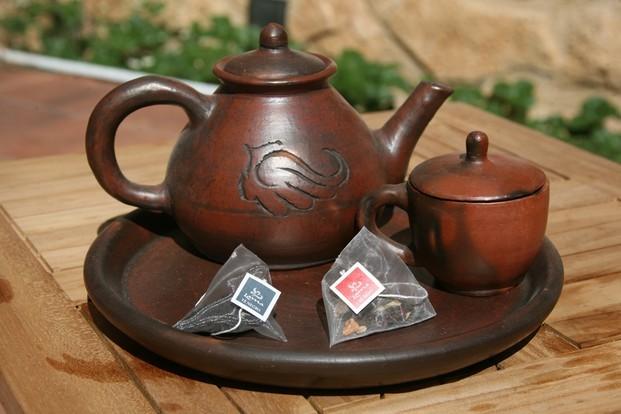 Complementos del té. Teteras y tazas para servir el mejor té