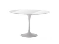Mesas. Inspirada en un diseño de Eero Saarinen. Mesa circular con base de hierro lacado en color blanco y sobre de madera lacado en blanco. Disponible en 80, 100, 110 y 120 cm de diámetro