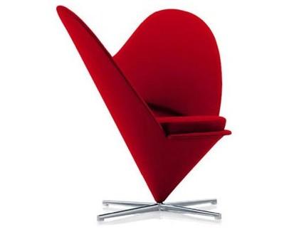 Heart Cone Chair. Sillón inspirado en un diseño de Verner Panton. Tapizado en cashemere rojo o negro, base acero cromado. Máxima calidad