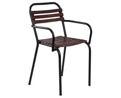 Brand Chair Vintage. Silla con apoyabrazos estilo industrial, estructura fabricada en hierro tubular, asiento y respaldo formada por tablas de madera de mango
