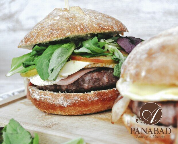 Golden Burger. Nuestro top de pan para hamburguesa con masa madre y aceite de oliva.