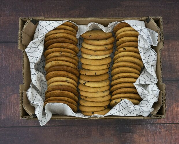 Caja de cookies de chocolate. Caja de 50 cookies de chispas de chocolate
