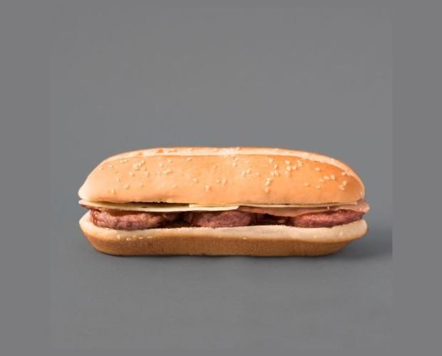 Triburguesa. Triburguesa de cerdo, con queso, bacon y salsa bbq
