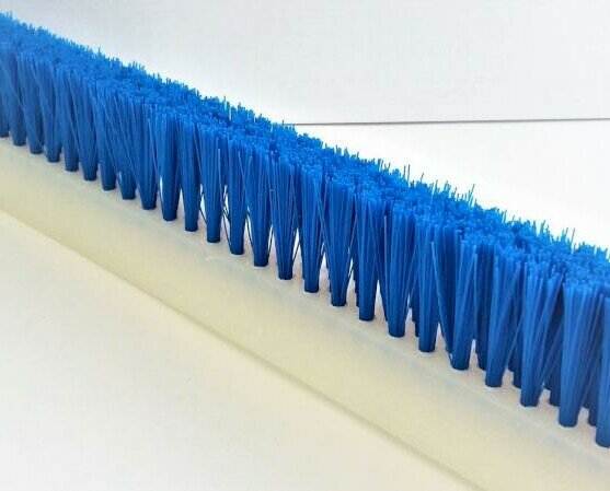 Cepillo listón. Cepillo azul con fibra estándar en nylon.