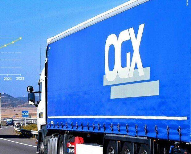 Camión OGX. Camión en carretera - operador logístico de OGX