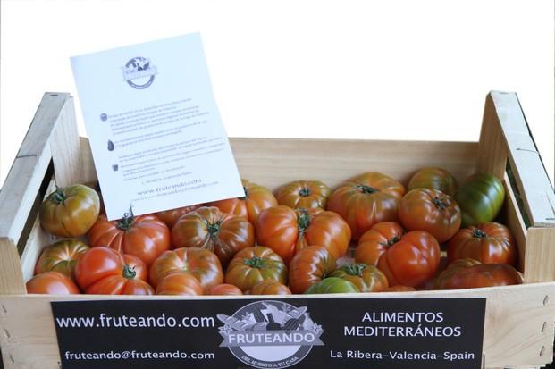 Caja de tomates. Productos de calidad