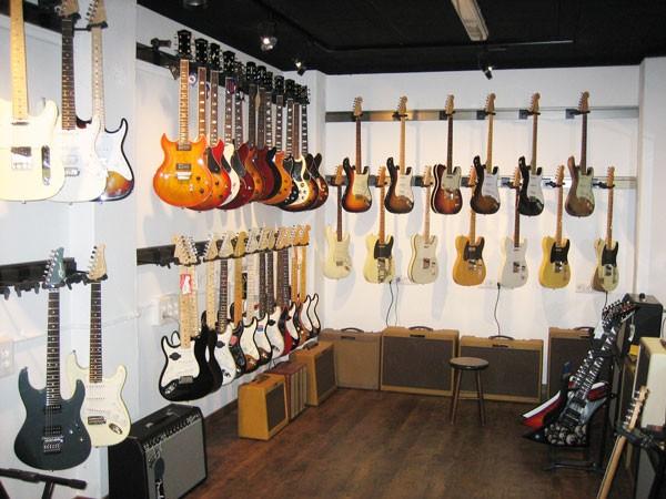 Custom Shop. Auvisa Mataró. Guitarras, bajos, Custom Shop