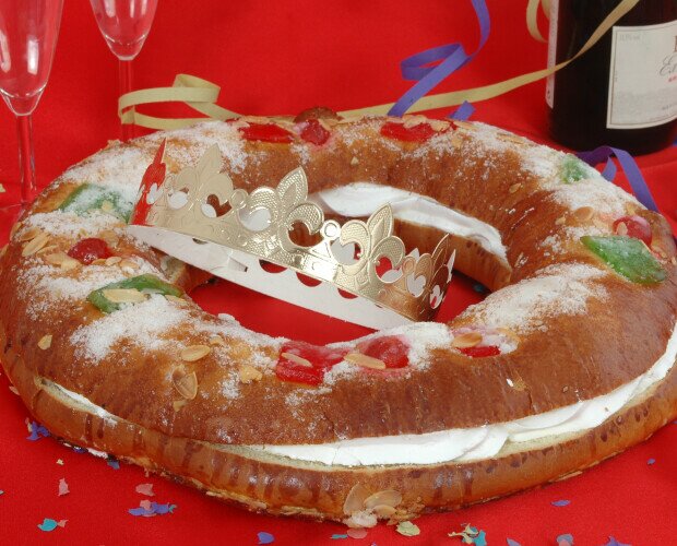 Roscón de Reyes. Tradicional Roscón hecho de forma artesana con masa madre, mantequilla, nata 100%...