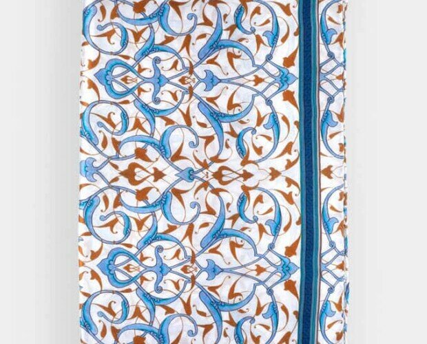 Pañuelo de seda Rumi. Con estampado de tipo oriental