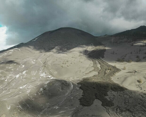 Fotografía. Imagen de una montaña tomada por un dron