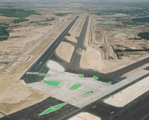 Ampliación de aeropuerto. Trabajos de ampliación en Barajas-Madrid