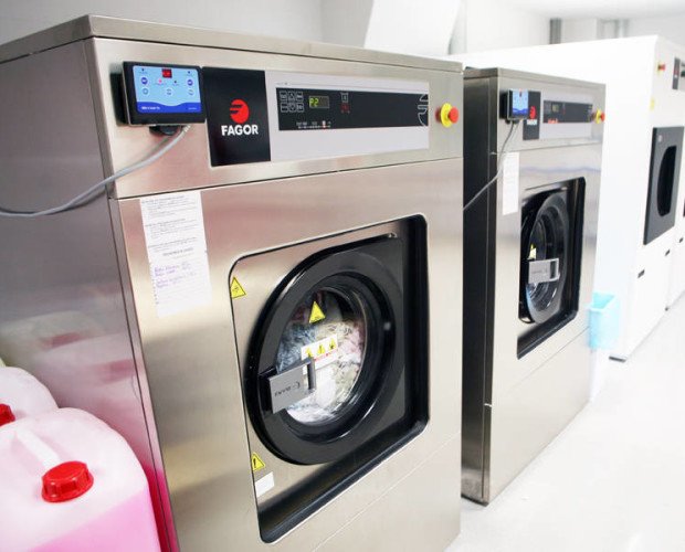 Equipos de lavandería. Disponemos de equipos de lavado y secado de ropa, para restaurantes y hoteles.