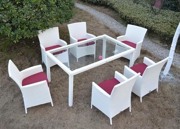Aluminio y ratán. Set jardín de sillones y mesa