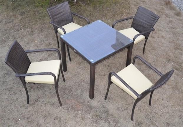 Mesa y sillas. Set mesa+4 sillones de aluminio y rattán