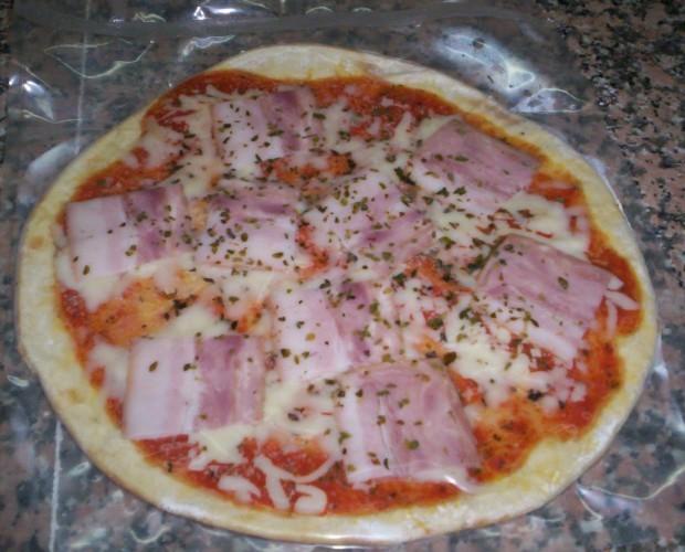 Pizza de bacon. Elaborada con materia prima de calidad
