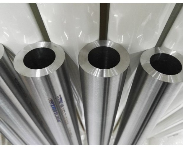 Barras titanio. Disponemos tanto de barras de titanio mazizas como barras de titanio perforadas en grado 1, 2, 3