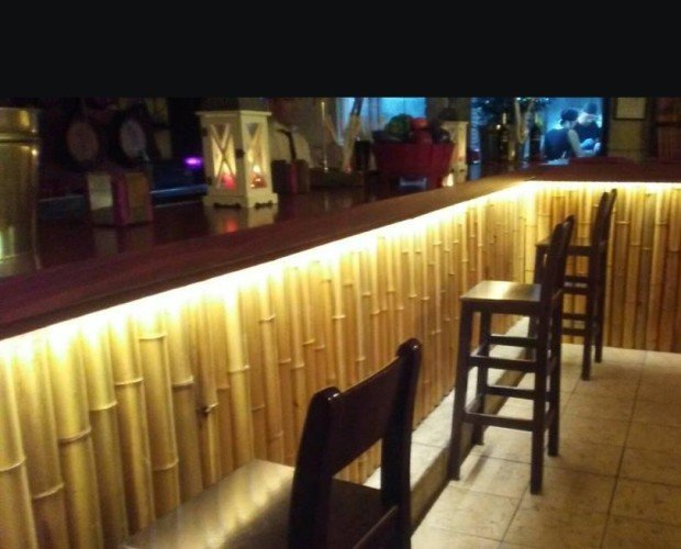 Barra de bar. Barra de bar con bambú