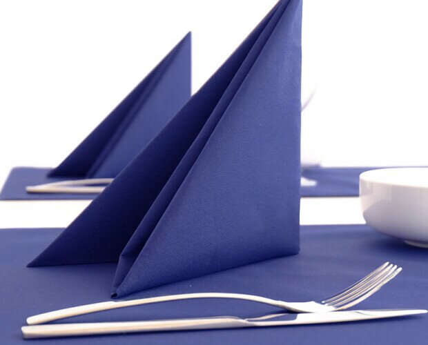 Servilleta airlaid azul. Es un producto de la familia de los no-tejidos. Variedad de colores y modelos.