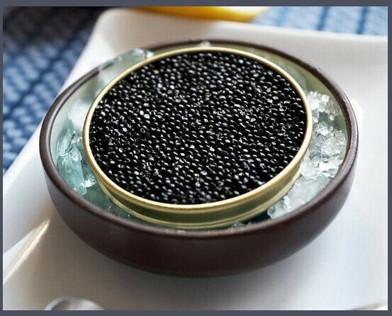 Caviar gourmet. Acompáñalo con champán, vodka frío o vino blanco seco es el maridaje perfecto
