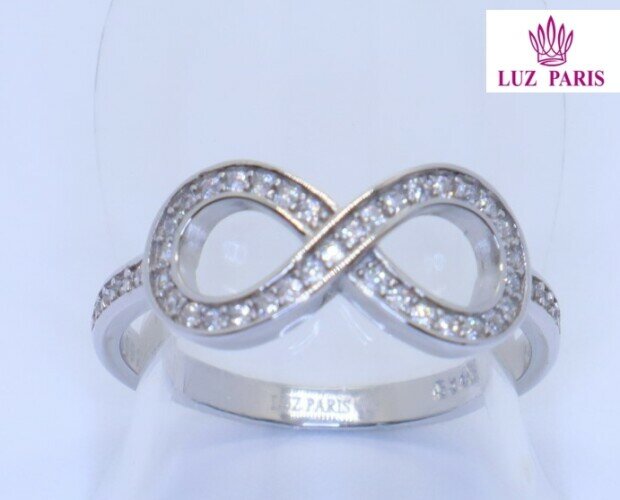 Anillo diseñado por LUZ PARIS. Hermoso anillo fabricado con Plata de ley 925 mls rodiado