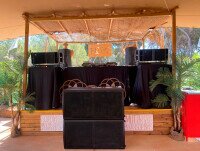 DJs. Altavoces y equipos de sonido para eventos musicales, discomóviles y fiestas