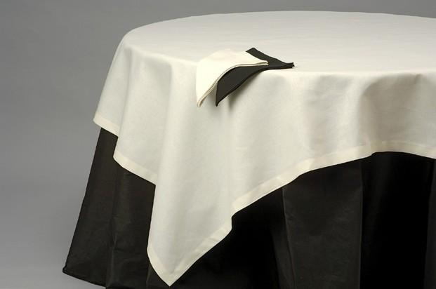 Mantel negro crudo. Textil para hostelería