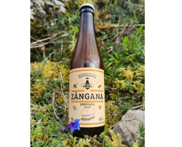 Hidromiel Zángana Especiada. Equilibrada en aroma y con el dulzor de la miel con especias y hierbas aromáticas.