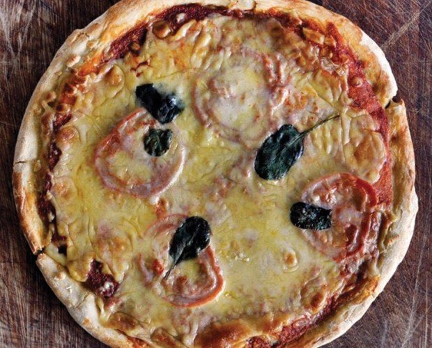 One Planet Pizza Tres Quesos. Deliciosa mezcla de quesos veganos de Sheese, Estilo Cheddar Blanco,Estilo Mozzarella y Cheddar Maduro
