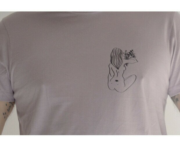 Camiseta dibujo de mujer. Camiseta dibujo de mujer en algodón