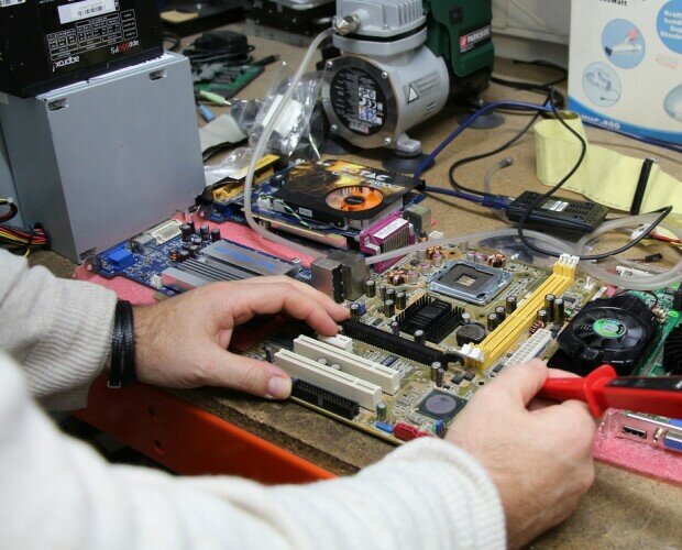Reparación de ordenadores . Reparación de portátiles y ordenadores