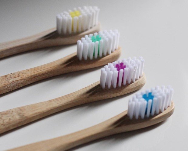 Cepillos Meraki. Cuatro colores distintos de cepillos de dientes de bambú