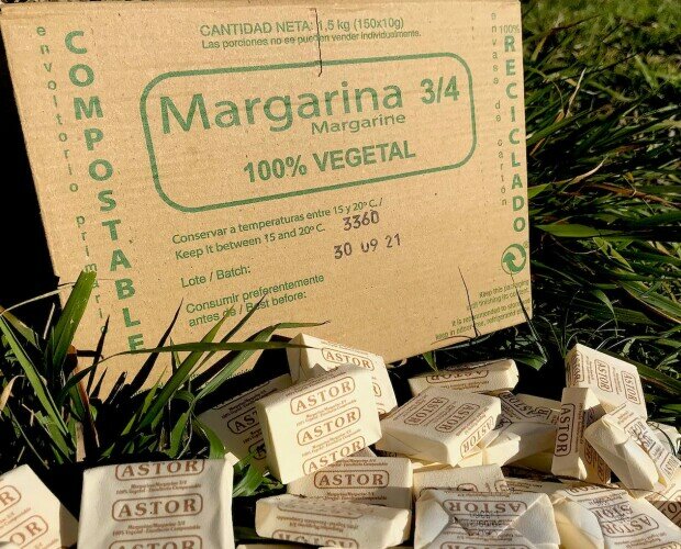Margarina  en envase compostable. Margarina en porciones en envase compostable