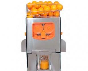 Exprimidor de zumo de naranja. Máquina profesional