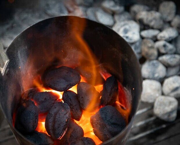 Carbón. Briquetas de carbón, guardan el calor más tiempo
