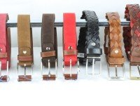 Cinturones. Muchos modelos, de vestir, casual, reversibles, regulables, todo en cuero y fabricados en España