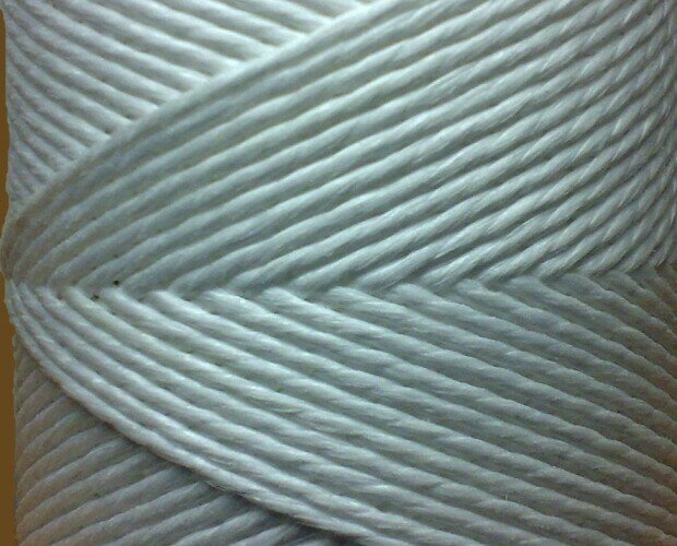 Cuerda de Rafia. rollos de 740 grs y 400 grs aprox. en 1 cabo, 2 y 3 cabos