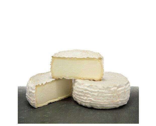 Valhondo queso de cabra doble. Al ser un queso con vida, va cambiando a lo largo de su maduración día a día