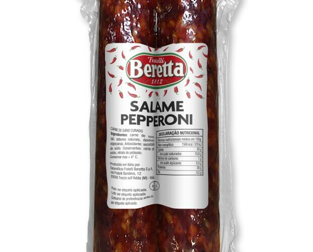 Salme pepperoni. Salame Pepperoni envasada en vacio, producto italiano de alta gama.