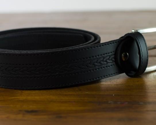 cinturon negro. cinturón de piel negro hecho en España