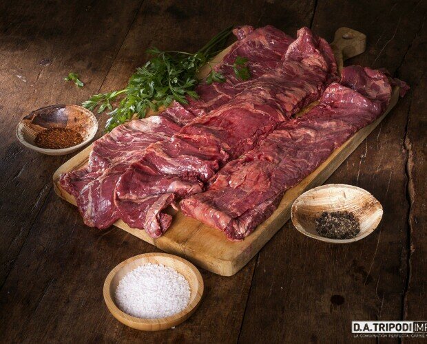 Carne Argentina.La entraña también es llamada pin de riñón, diafragma o dobladillo de carne