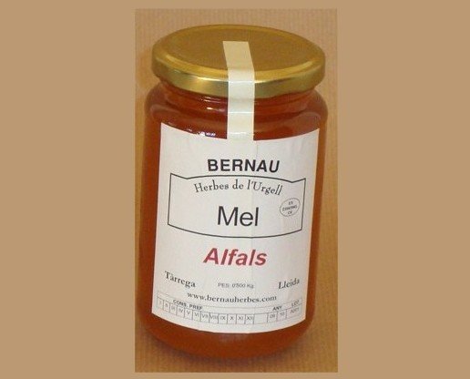 Miel de alfalfa. La miel de alfalfa la recogen las abejas de la flor de la alfalfa, tiene propiedades diuréticas para aliviar y regular los problemas intestinales.