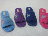 Zapatillas de Casa para Niñas. Zapatillas de casa para niñas de diversos colores y modelos. 